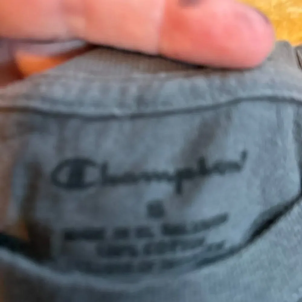 Champion tee size small - Picture 2 of 3